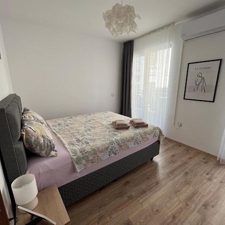 Azzurro Premium Apartment On Bulevard Bogoridi Burgas Extérieur photo