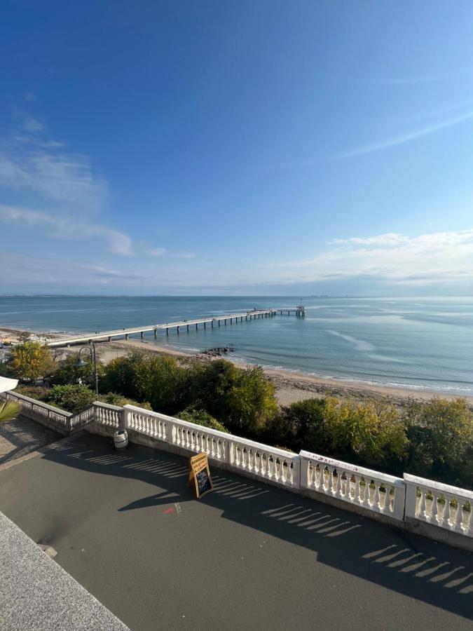 Azzurro Premium Apartment On Bulevard Bogoridi Burgas Extérieur photo