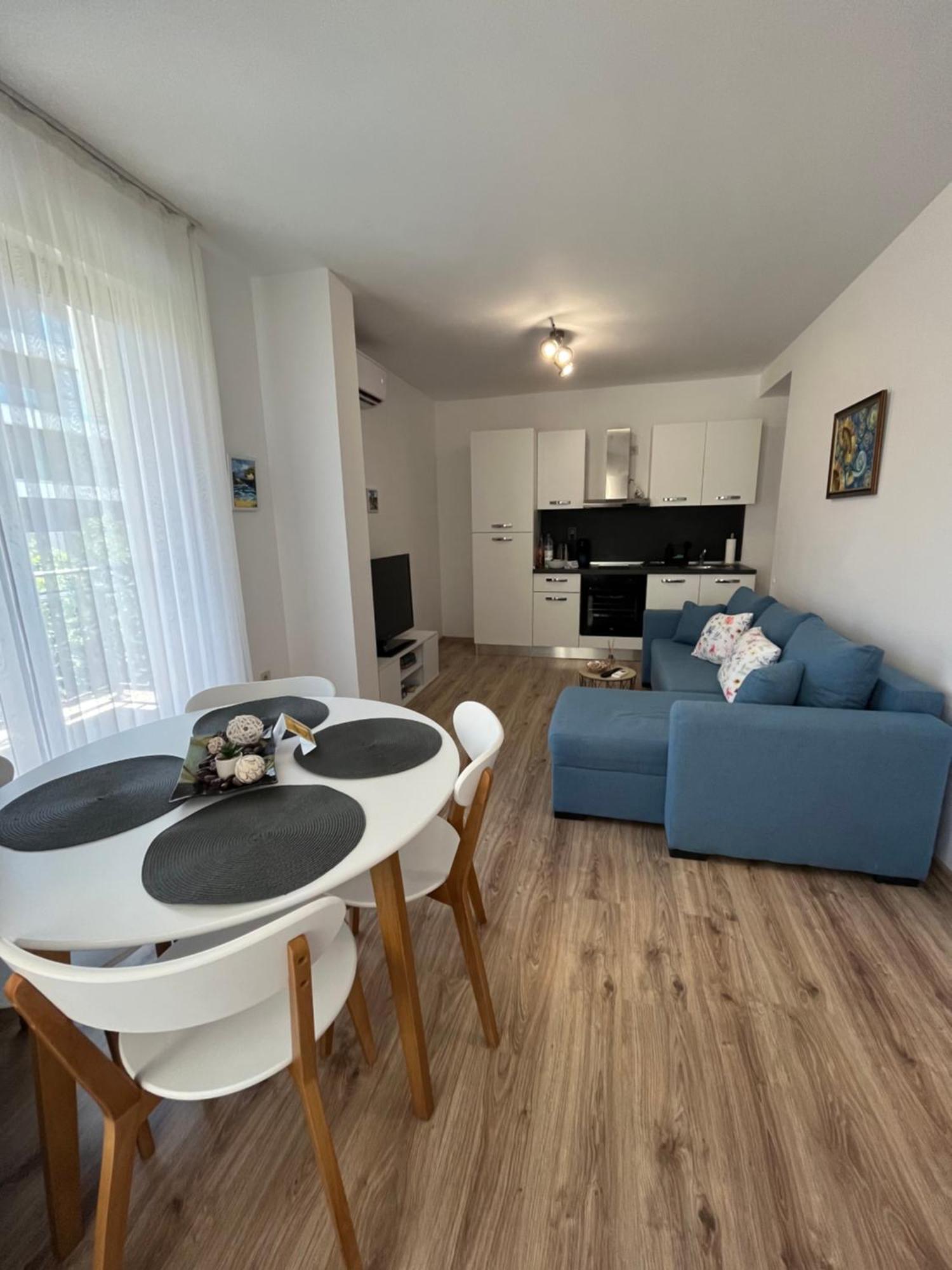 Azzurro Premium Apartment On Bulevard Bogoridi Burgas Extérieur photo