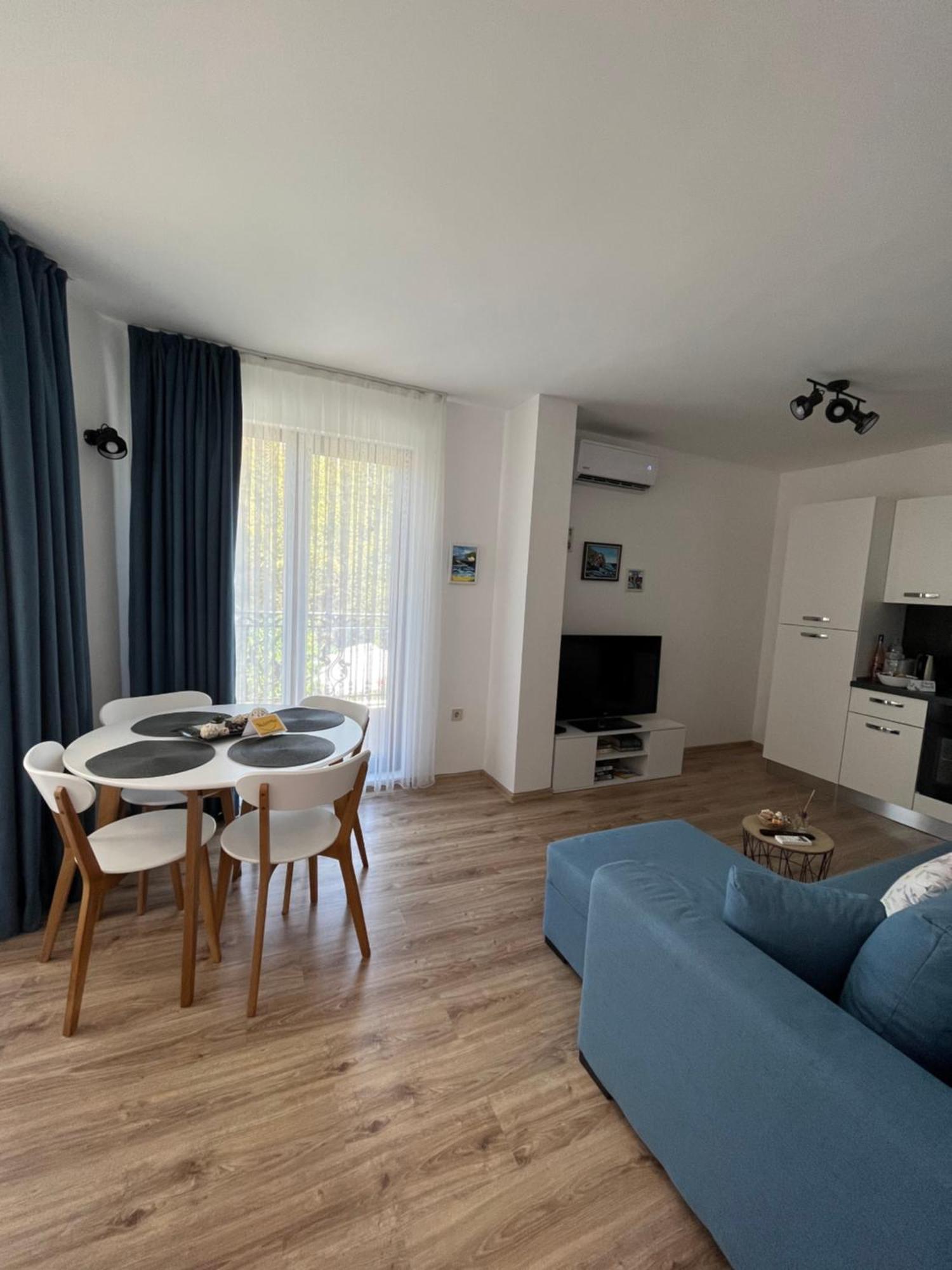 Azzurro Premium Apartment On Bulevard Bogoridi Burgas Extérieur photo